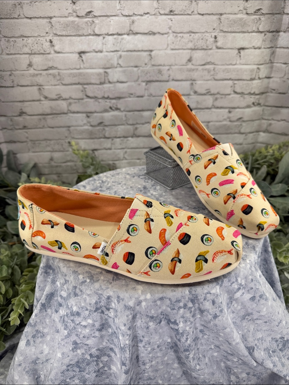 TOMS “Sushi Dinner” Print on Soft Natural Canvas Alpargata Flats WMS 8M NWT&NIB